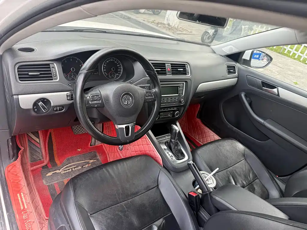 Volkswagen Sagitar 2015