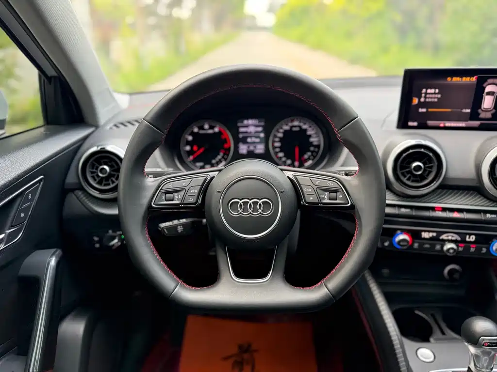 Audi Q2L 2023 — фото 12