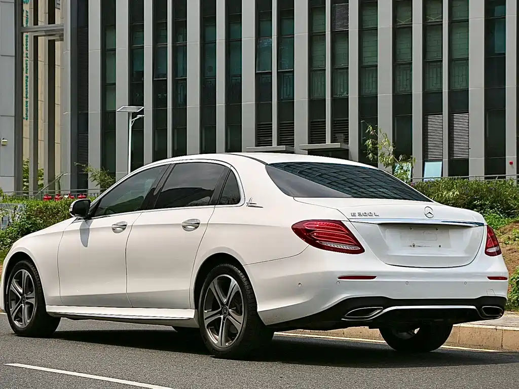 Mercedes-Benz E-Class 2019 — фото 11