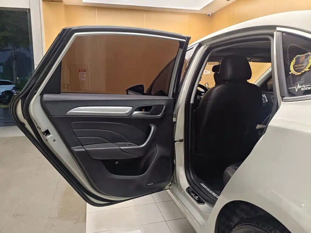 Roewe i6 New Energy 2018 — фото 19