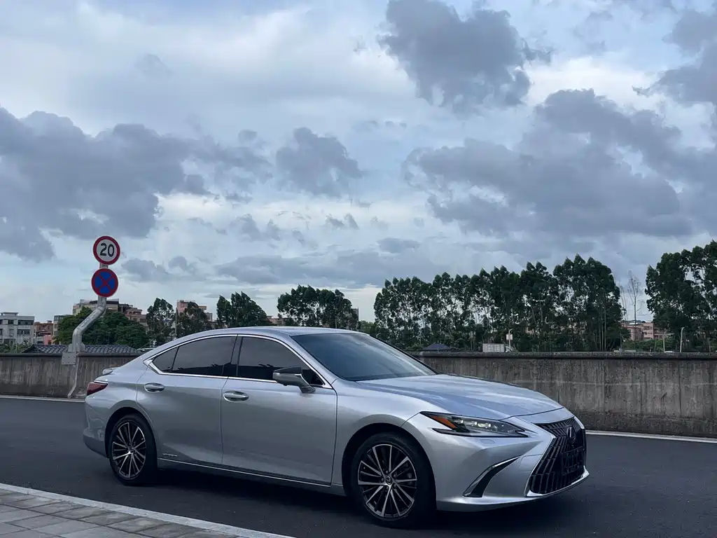 Lexus ES 2021