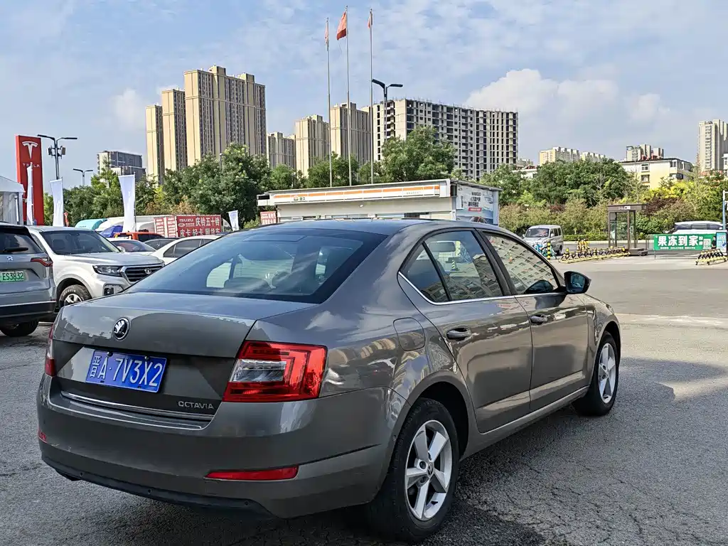 Skoda Octavia 2014 — фото 7