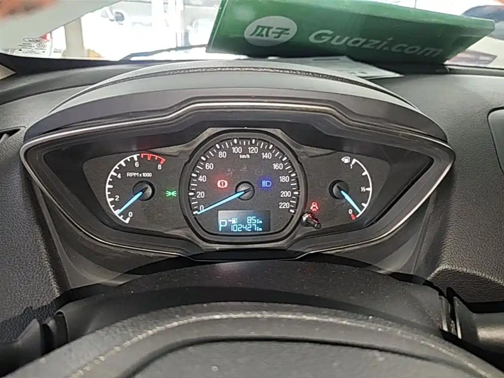 Ford Escort 2015 — фото 12