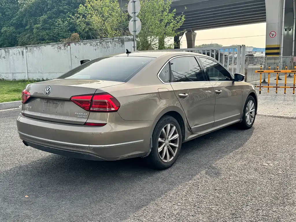 Volkswagen Passat 2016 — фото 14