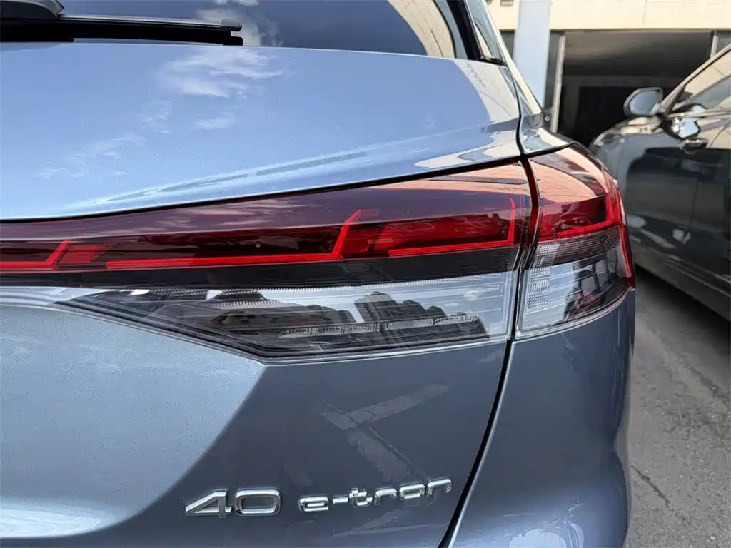 Audi Q4 E-Tron 2023 — фото 12