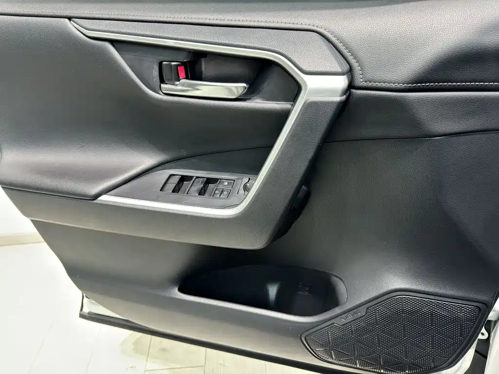 Toyota RAV4 2021 — фото 14