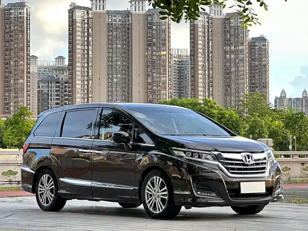 Honda Elysion 2016