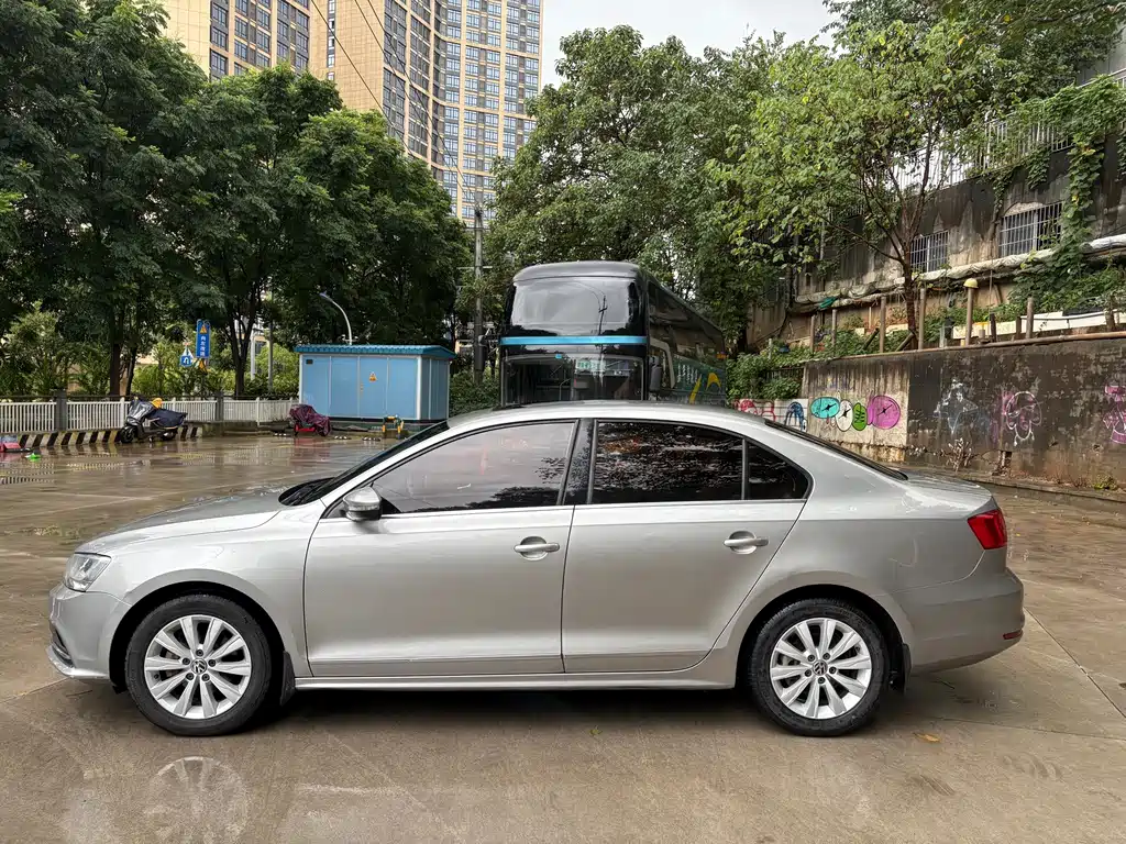 Volkswagen Sagitar 2016