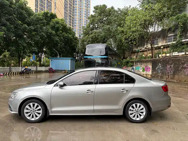 Volkswagen Sagitar 2016