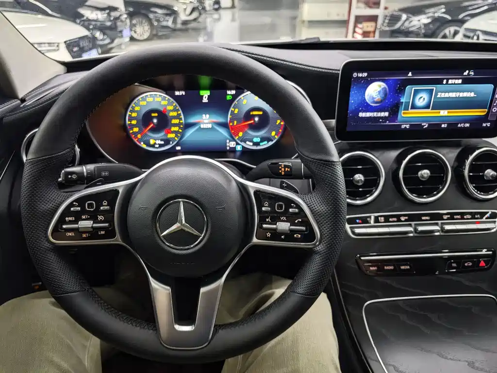 Mercedes-Benz C-Class 2019 — фото 17