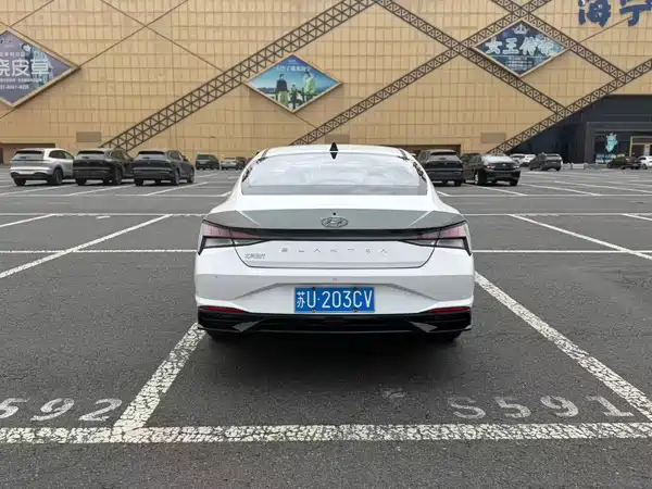 Hyundai Elantra 2022