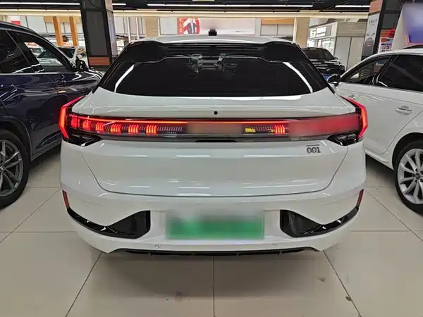 Zeekr 001 2022