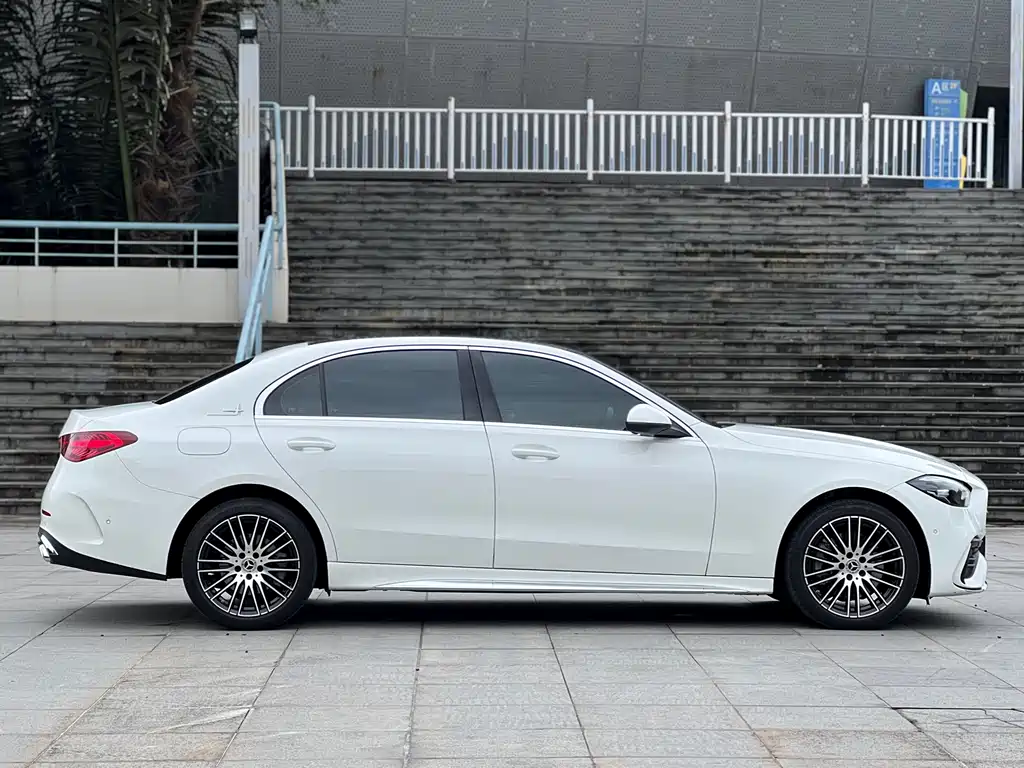 Mercedes-Benz C-Class 2024