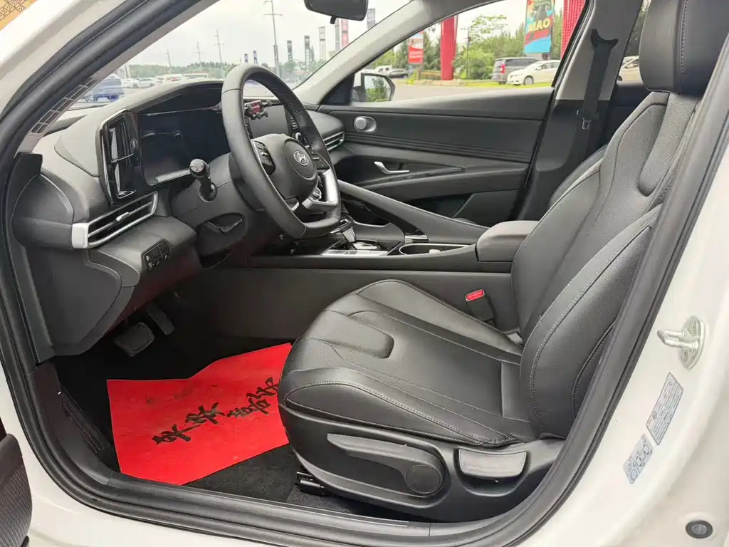 Hyundai Elantra 2022 — фото 12