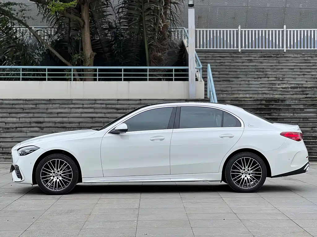 Mercedes-Benz C-Class 2024