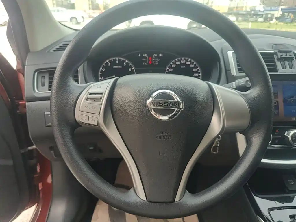 Nissan Tiida 2019 — фото 11