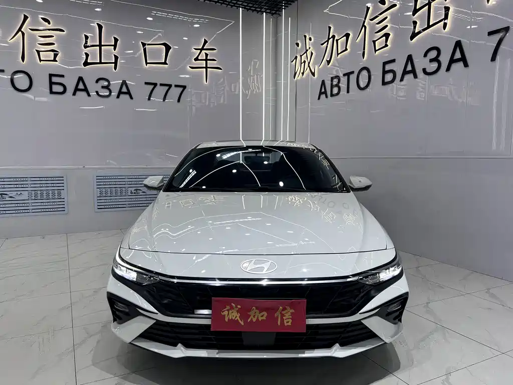 Hyundai Elantra 2024