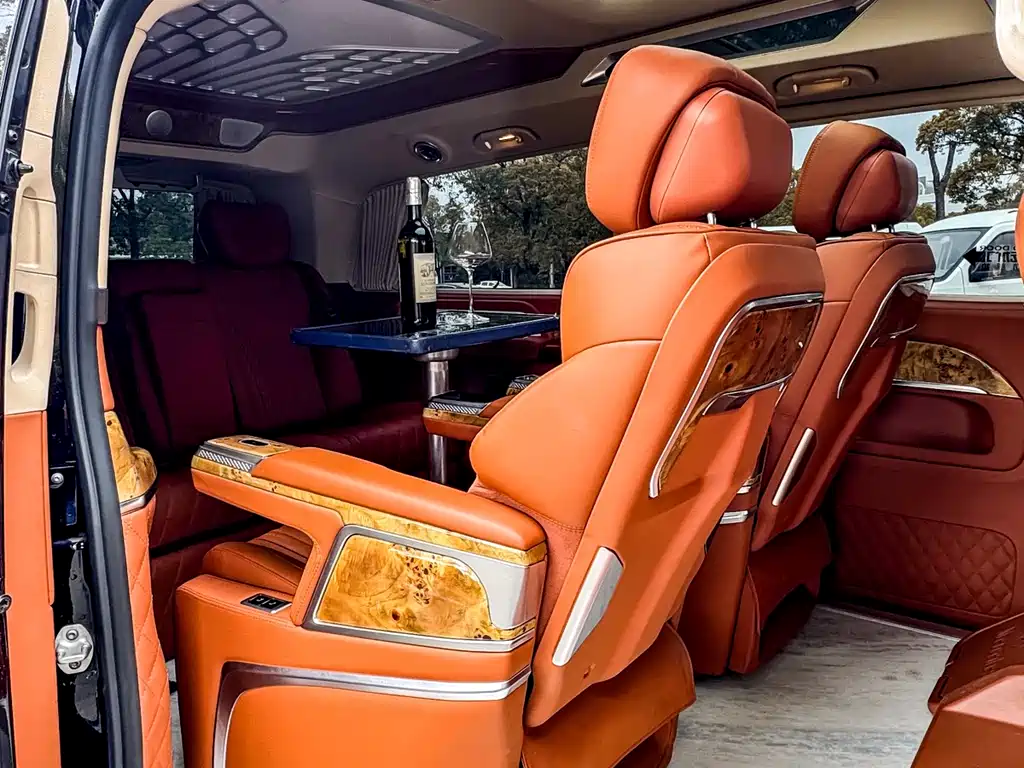Mercedes-Benz V-Class 2023 — фото 14