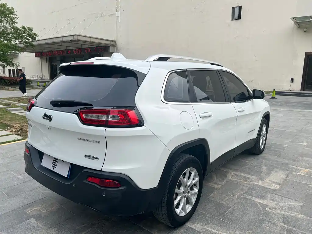 Jeep Cherokee 2017 — фото 5
