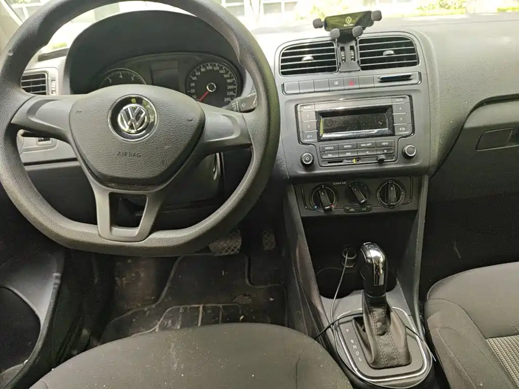 Volkswagen Polo 2016 — фото 13