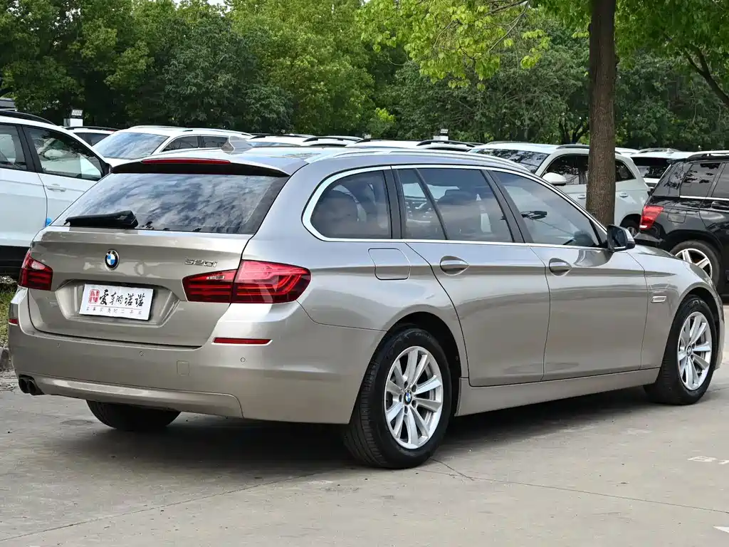 BMW 5 Series 2017 — фото 8