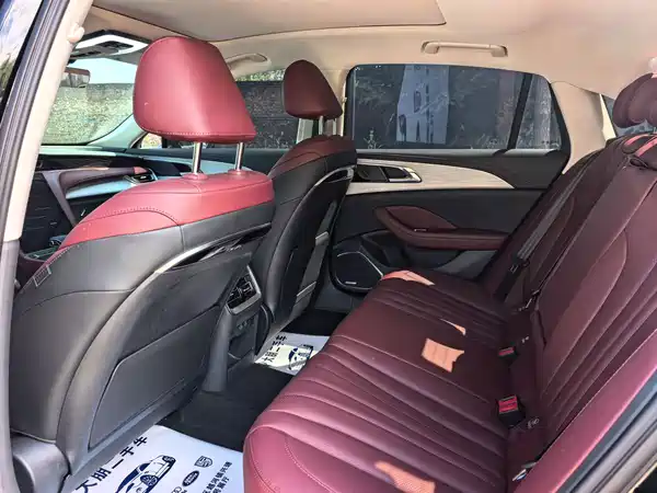 Hongqi H5 2025