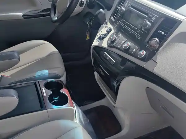 Toyota Sienna 2015