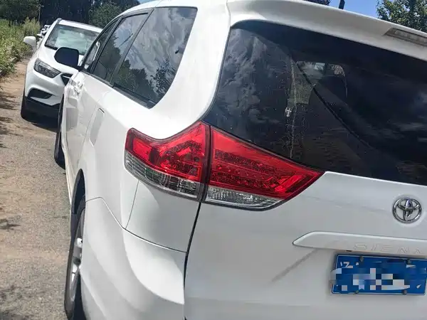 Toyota Sienna 2015
