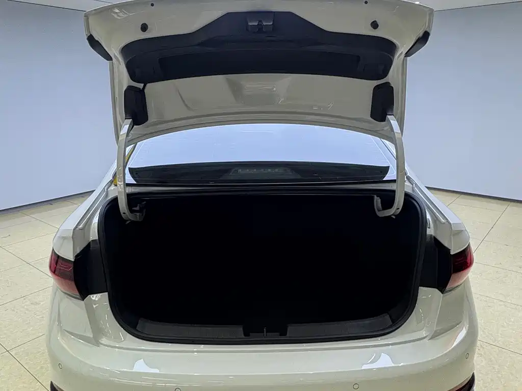 Volkswagen Sagitar 2022
