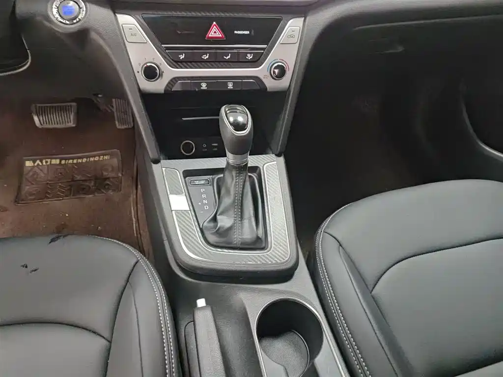 Hyundai Elantra 2018 — фото 14
