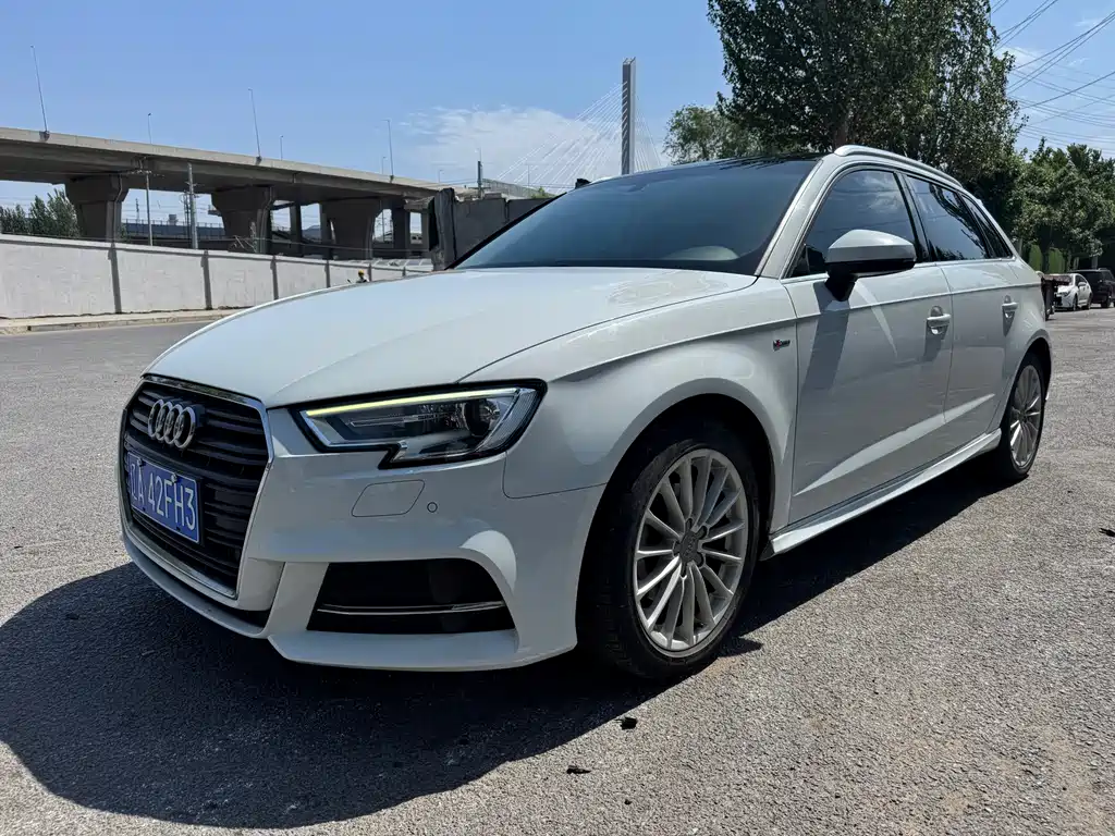 Audi A3 2017 — фото 1