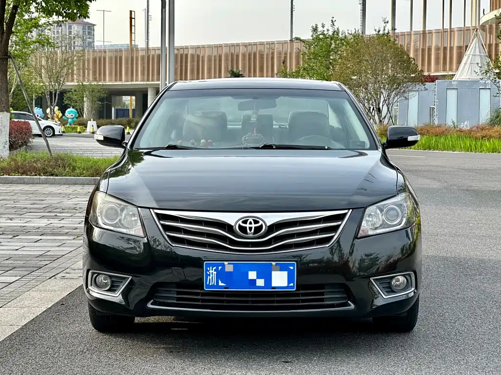 Toyota Camry 2014 — фото 2