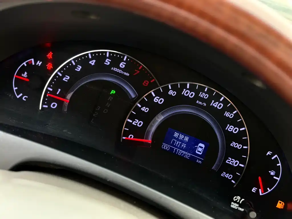 Toyota Camry 2014 — фото 16