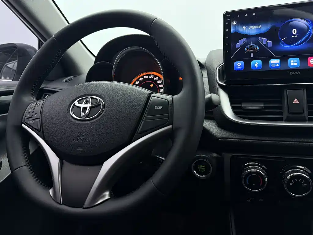 Toyota Yaris L 2022 — фото 9