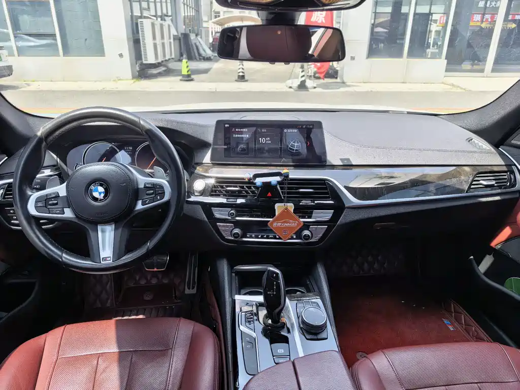 BMW 5 Series 2018 — фото 6