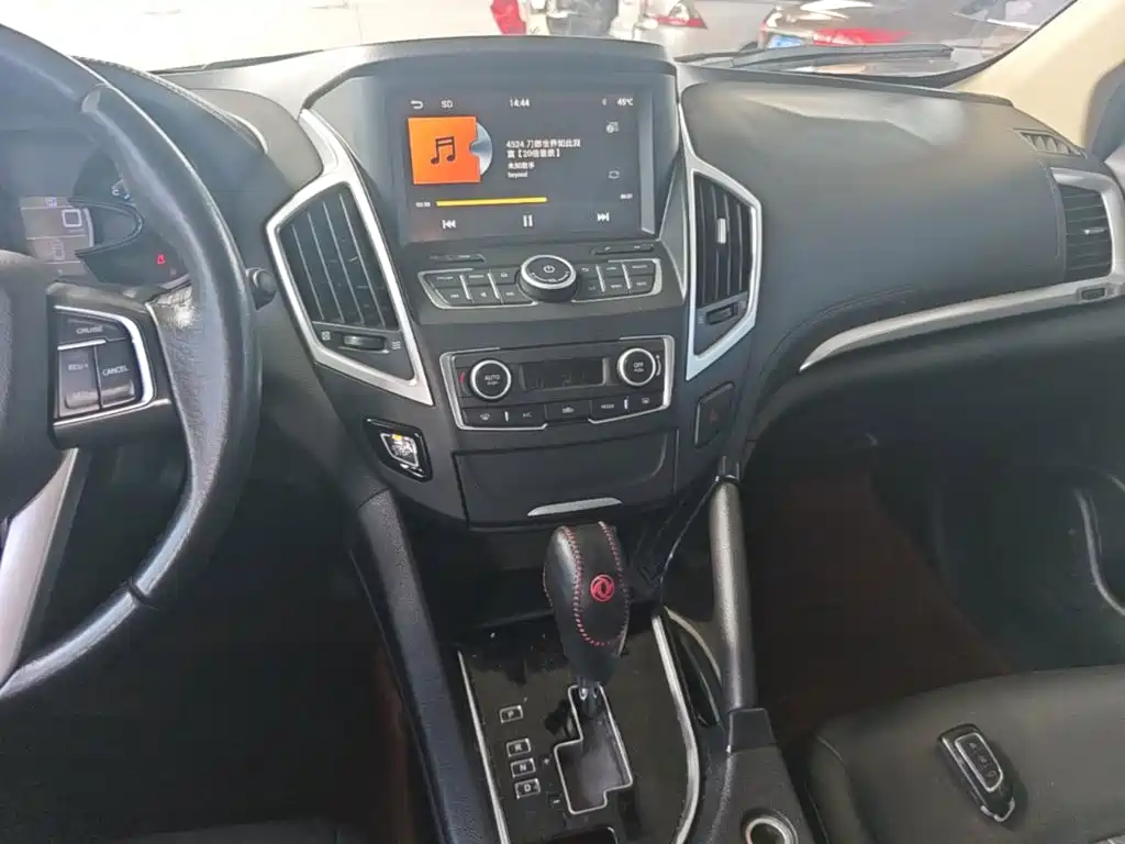 Dongfeng Fengshen AX7 2015 — фото 13