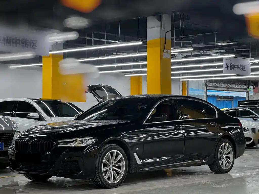 BMW 5 Series 2023 — фото 1