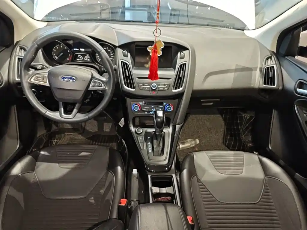 Ford Focus 2016 — фото 10