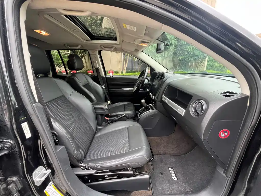 Jeep Compass 2015 — фото 9