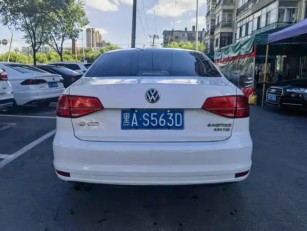 Volkswagen Sagitar 2016