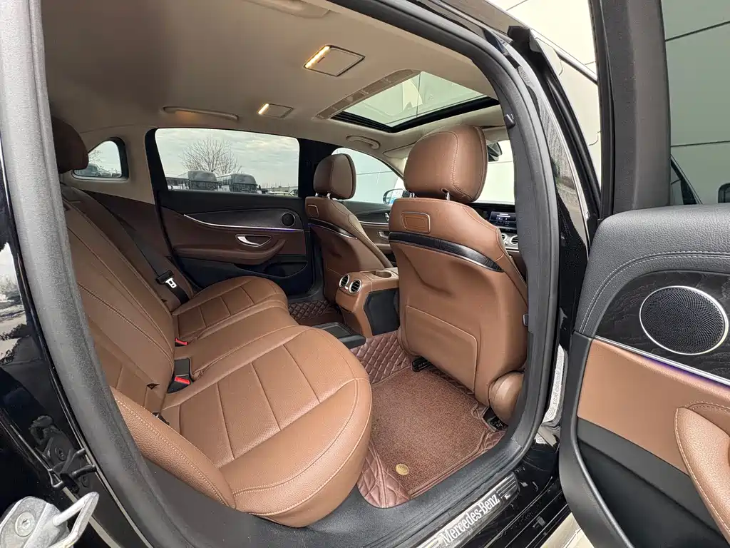 Mercedes-Benz E-Class 2018 — фото 12