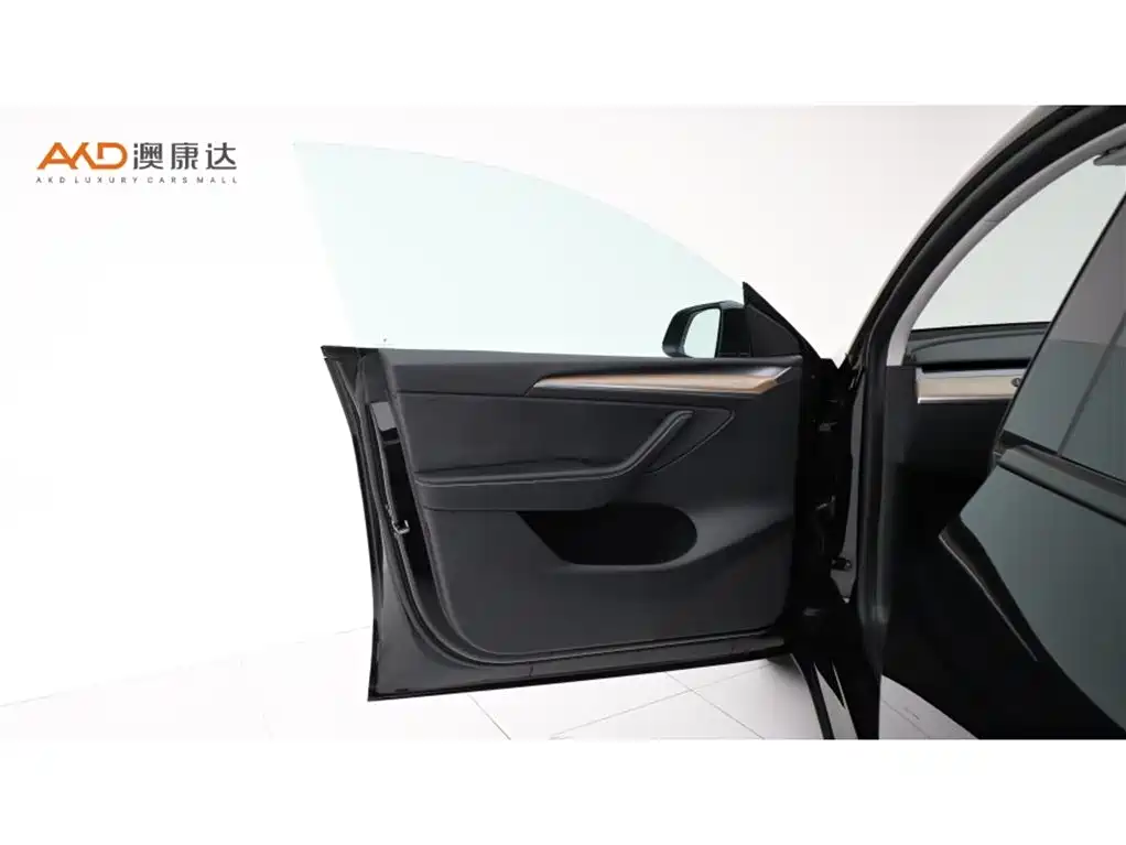 Tesla Model Y 2023 — фото 10
