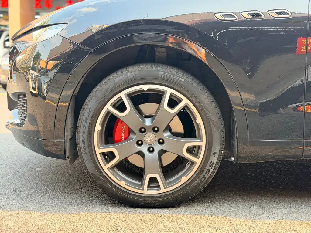 Maserati Levante 2017 — фото 10