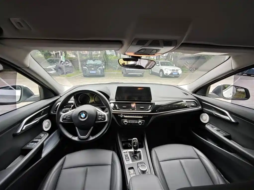 BMW 1 Series 2022 — фото 11