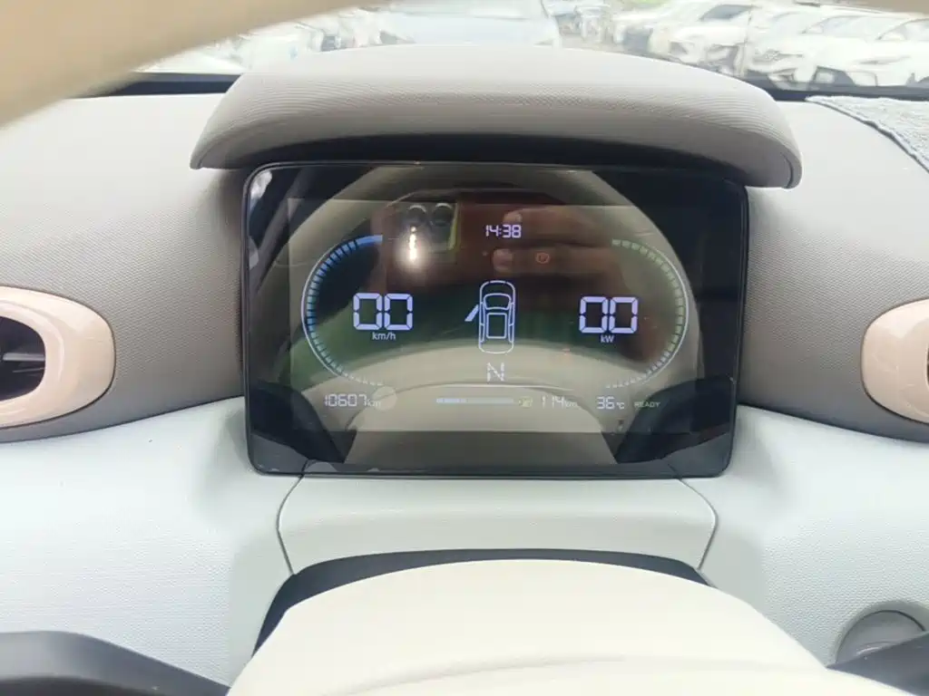Leapmotor Zero Running T03 2025 — фото 12