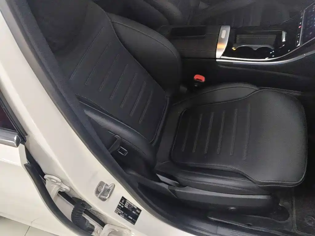 Mercedes-Benz C-Class 2025 — фото 25