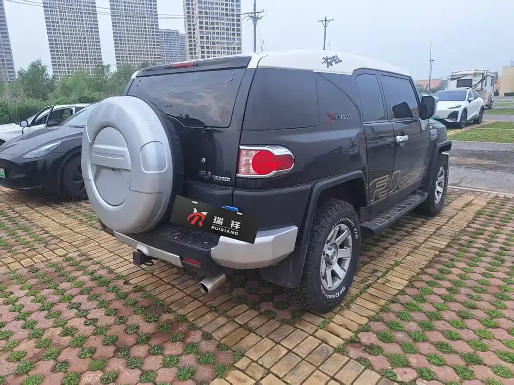 Toyota FJ Cruiser 2020 — фото 2