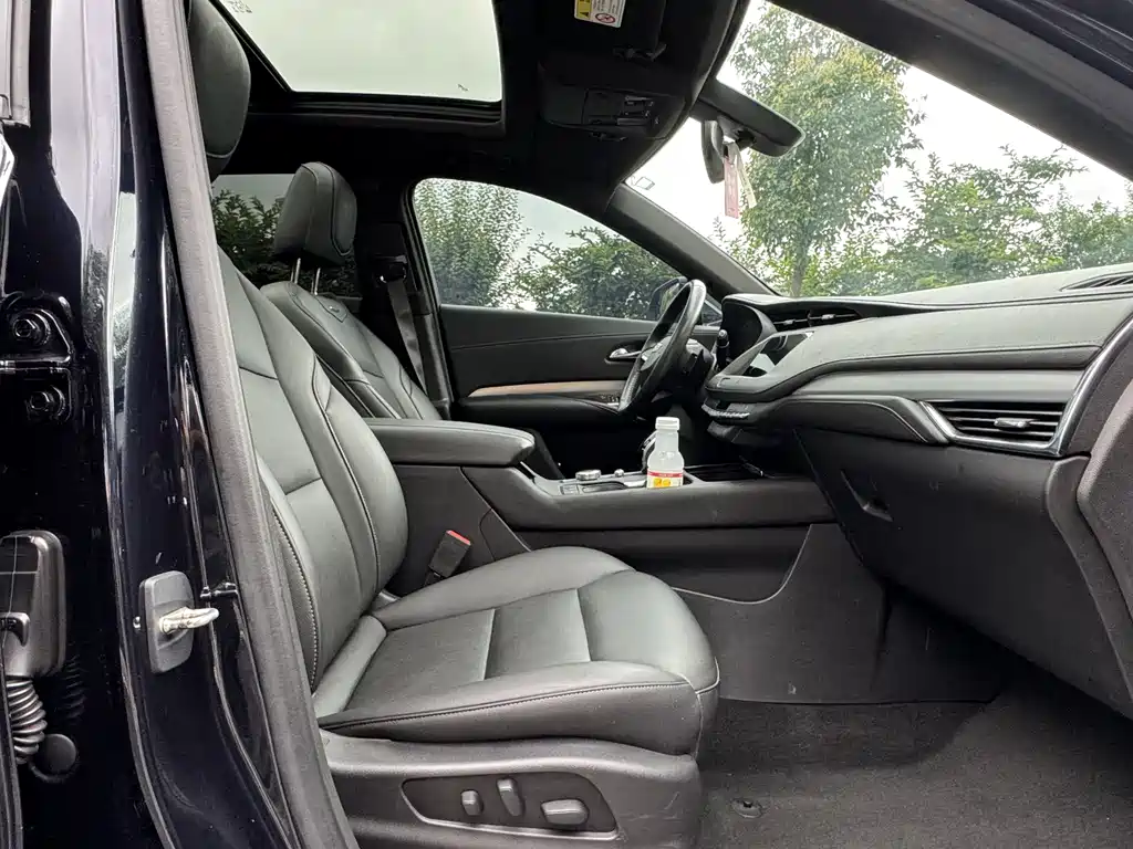Cadillac XT4 2020 — фото 13