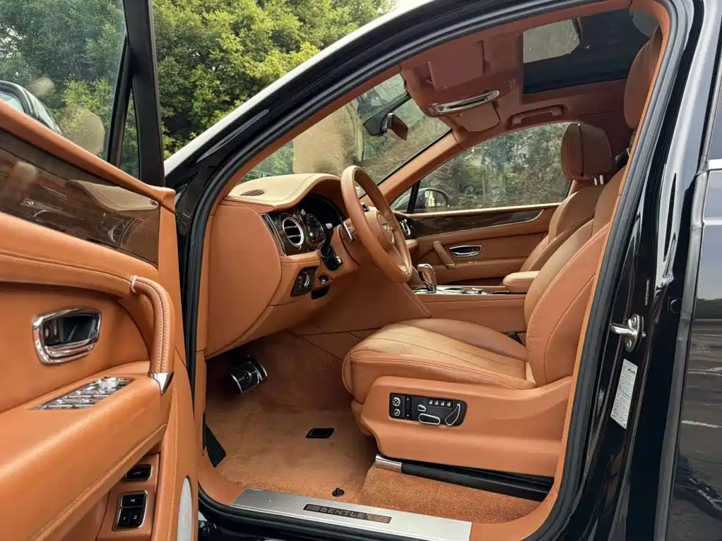 Bentley Bentayga 2018 — фото 10