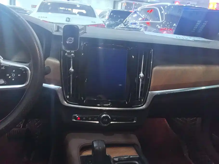 Volvo S90 2021 — фото 13